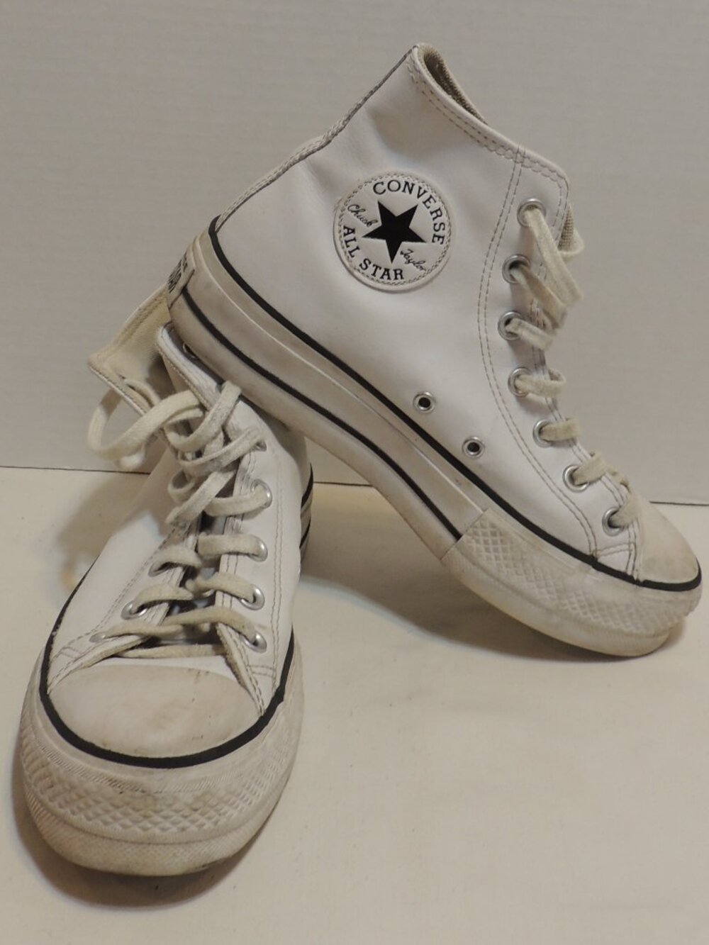 Converse Chuck Taylor Shoes Woman 7.5 White Black Leather Upper Platform Shoes